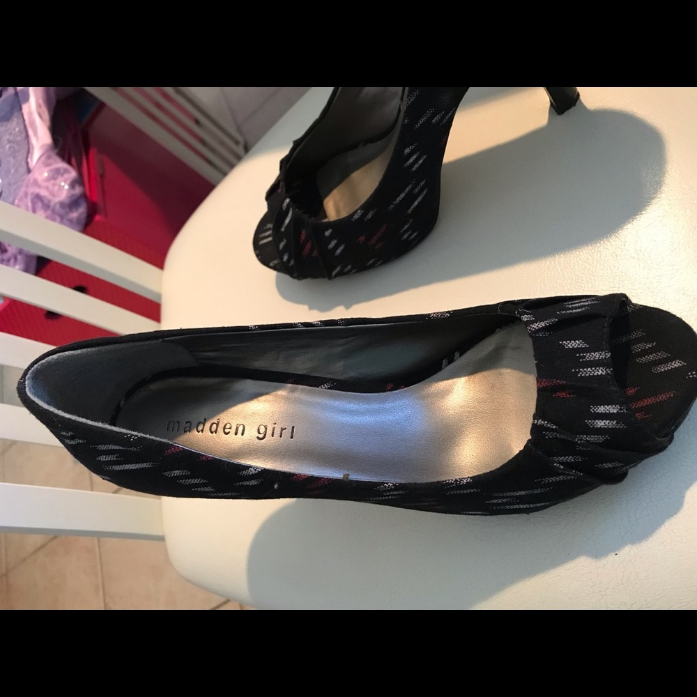 Pumps - Picture 5 of 5